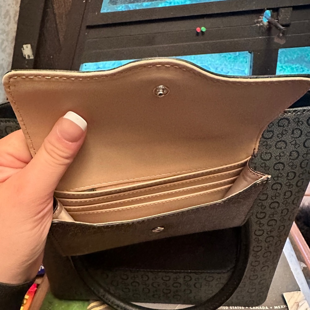 Guess Wallet - Picture 4 of 4